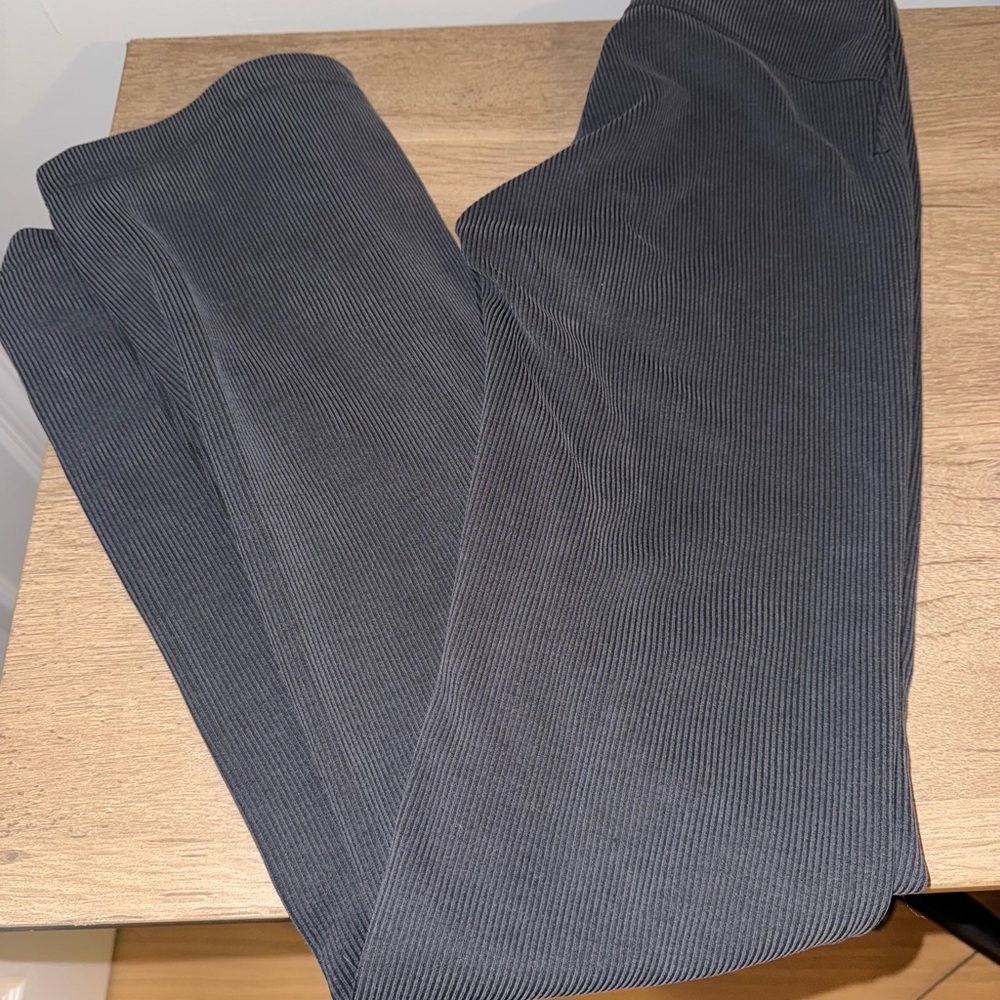 Lululemon- Ribbed Softstreme Flared Pant Regular- size 2